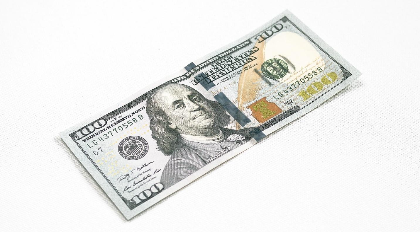 Beginner learning how to invest $100 in 2025 using stocks, ETFs, crypto, and fractional shares to build wealth